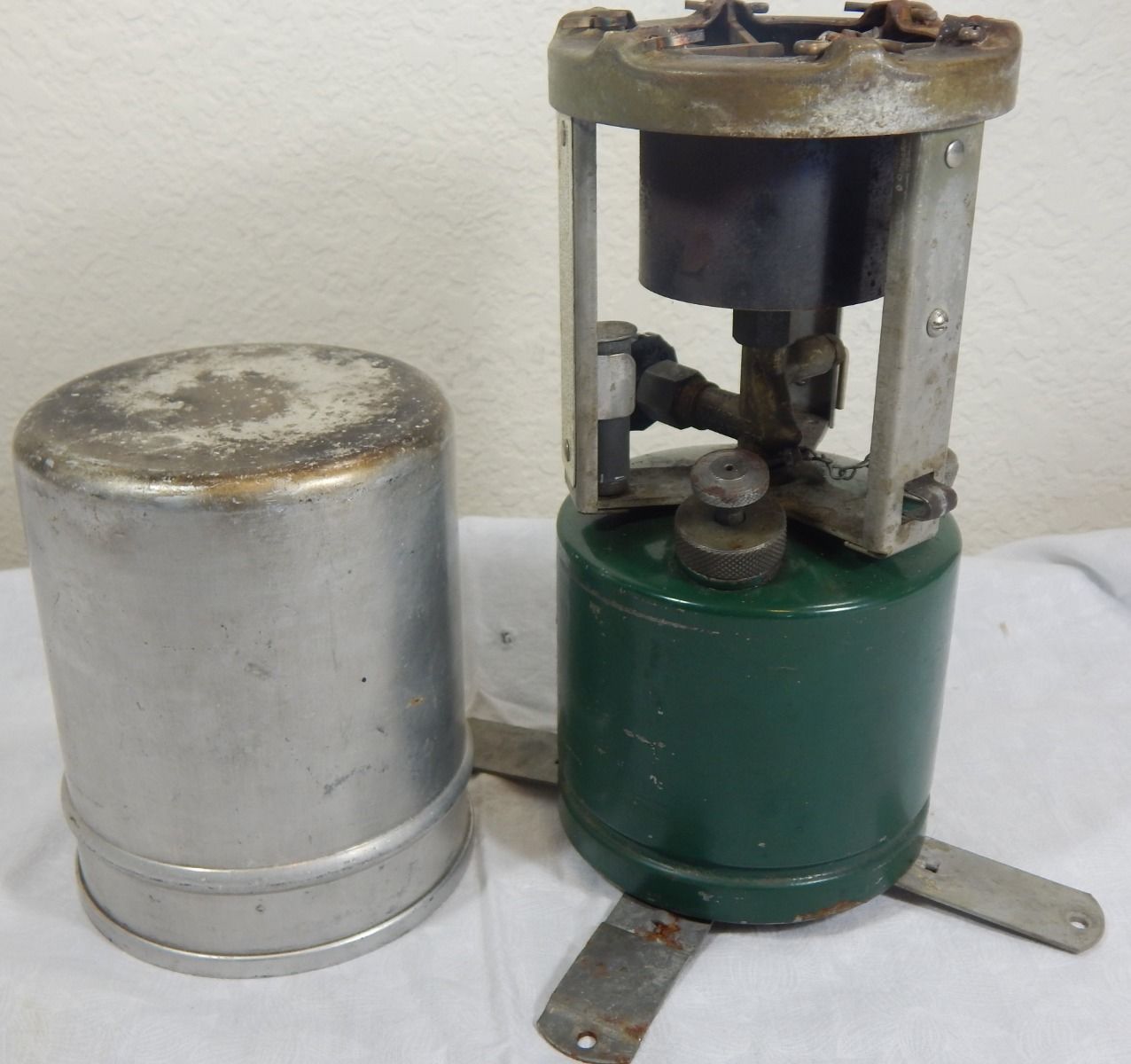 Coleman 1942 field stove four leg Coleman 1942 field stove four leg